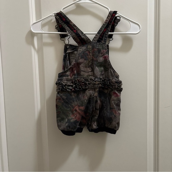 Girlie Gear Baby Camo Overalls 6-9 Months Hunting Outdoors Ruffle Butt - Picture 3 of 4